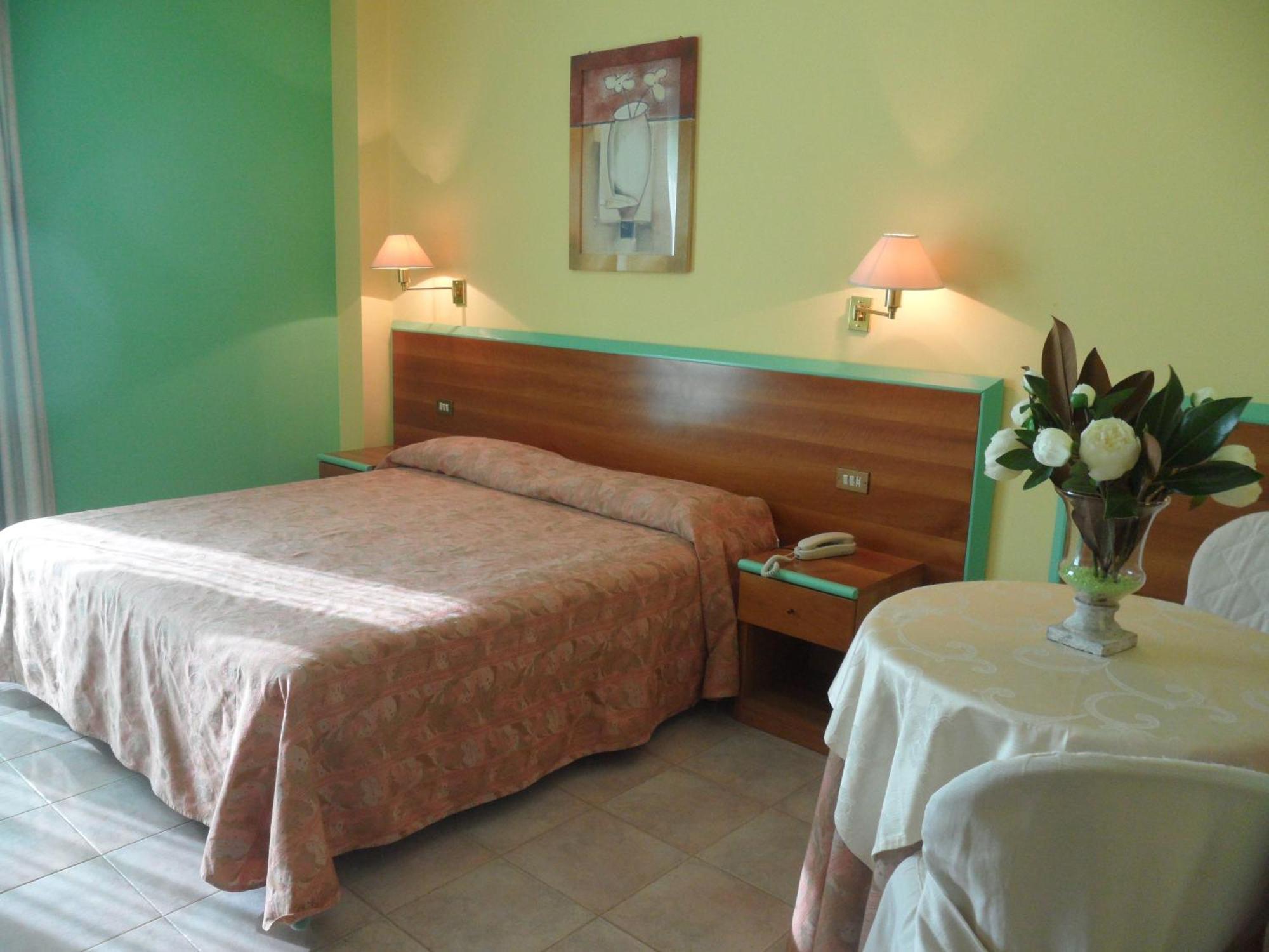 Hotel Parco degli Ulivi Scerne Esterno foto