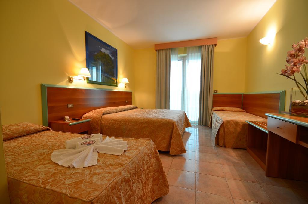 Hotel Parco degli Ulivi Scerne Esterno foto