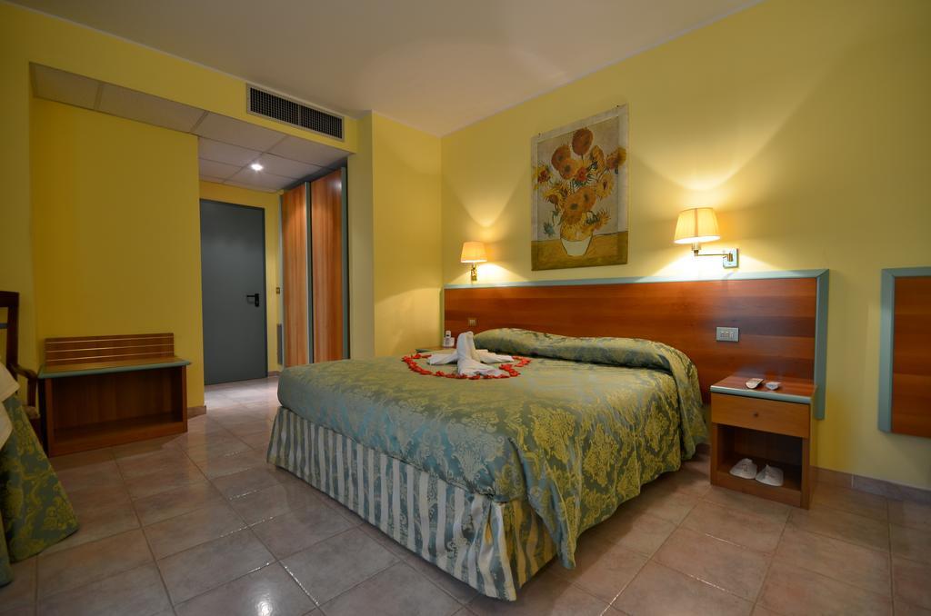 Hotel Parco degli Ulivi Scerne Esterno foto