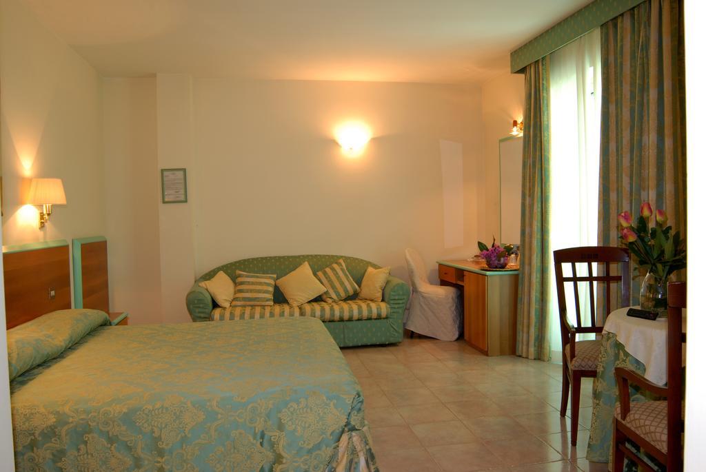 Hotel Parco degli Ulivi Scerne Esterno foto