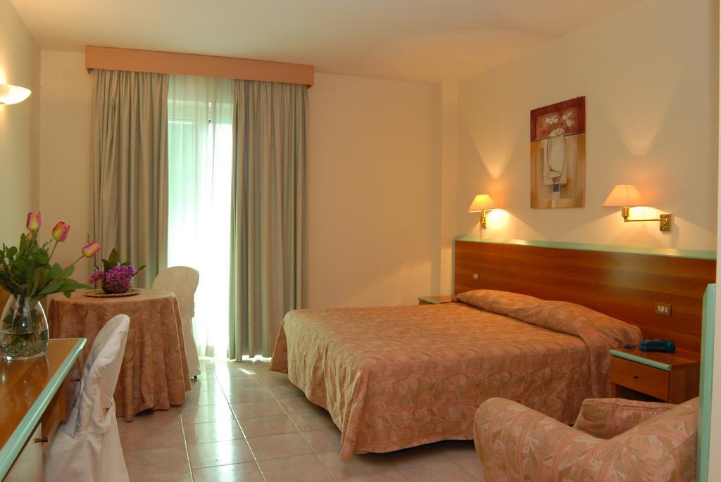 Hotel Parco degli Ulivi Scerne Esterno foto