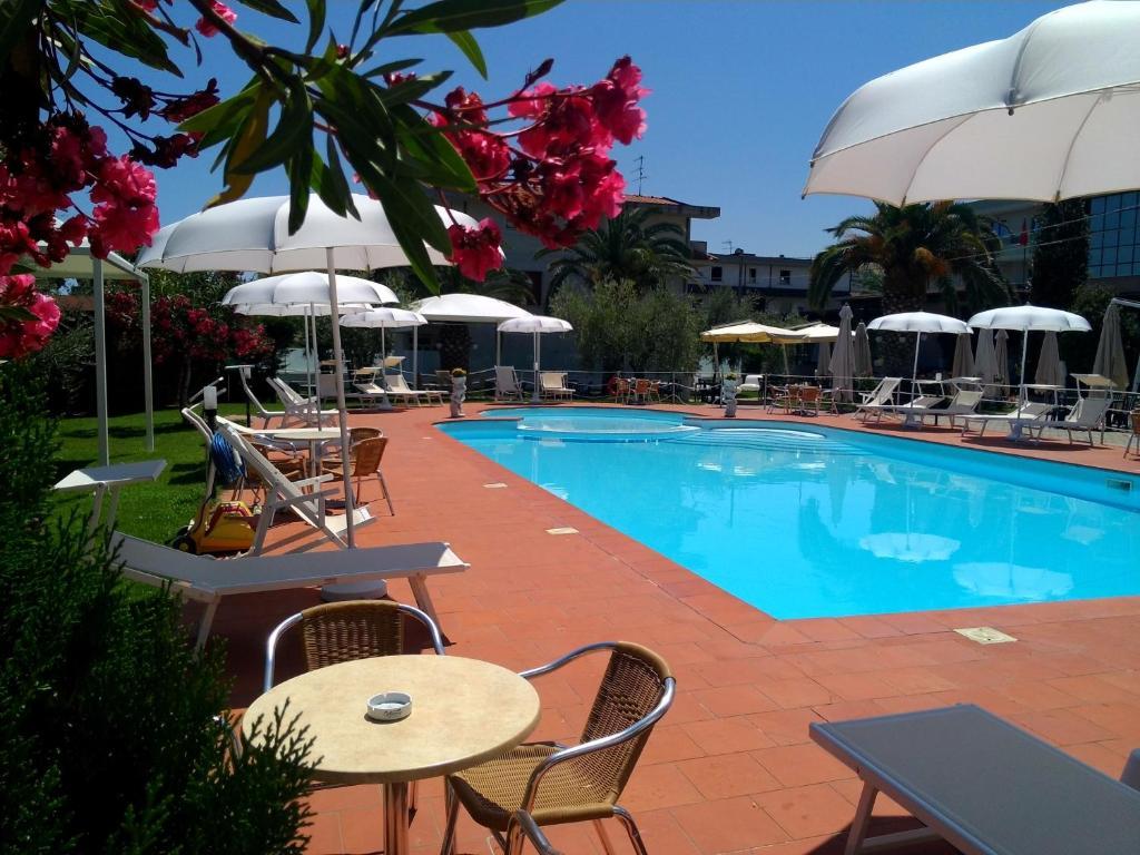 Hotel Parco degli Ulivi Scerne Esterno foto